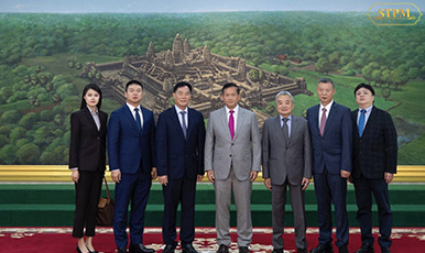 柬埔寨首相洪瑪奈會見金茂源環(huán)保集團董事會主席張梁洪，展望中柬綠色產(chǎn)業(yè)合作